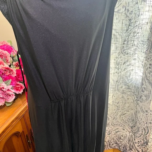 Elegant Black Dress with Pink Floral Design - Picture 5 of 5